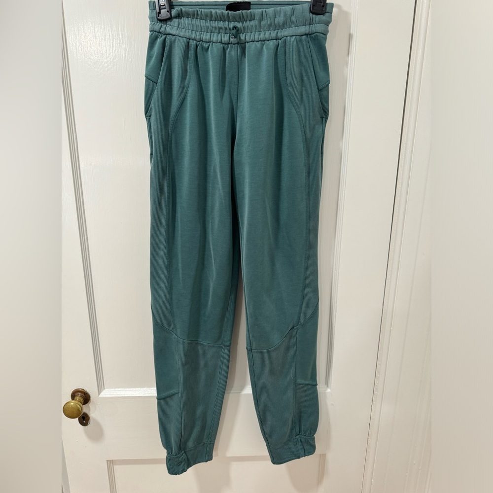Lululemon softstreme joggers